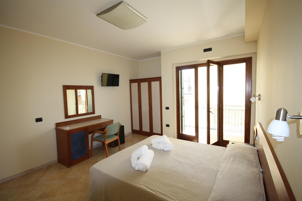 La Rosa Dei Venti Bed & Breakfast Zambrone Room photo